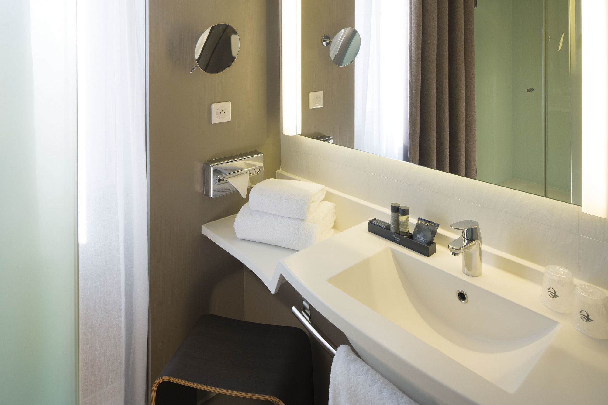 Фото Hôtel Oceania Le Jura Dijon