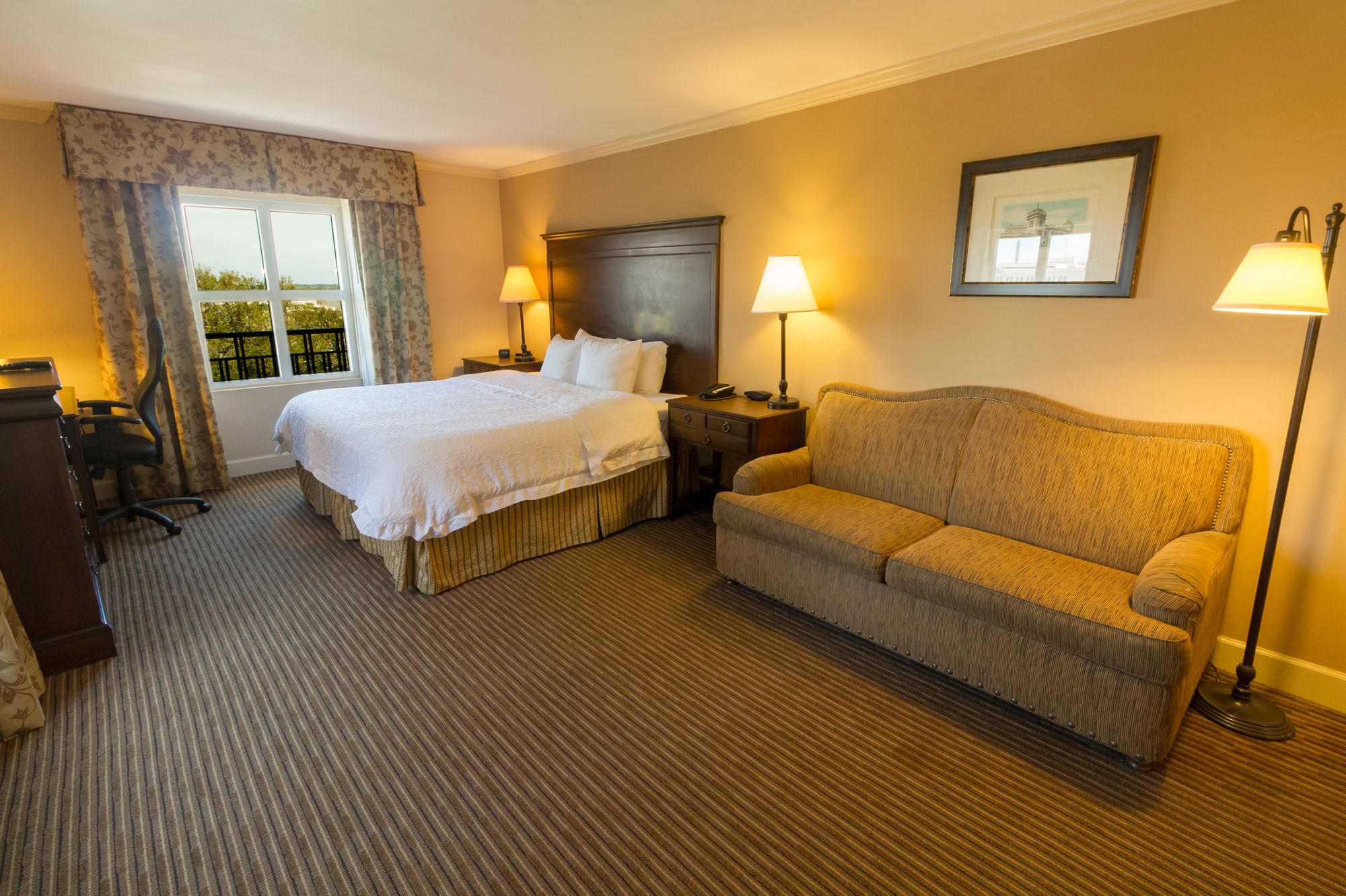 Фото Hampton Inn Savannah Historic District