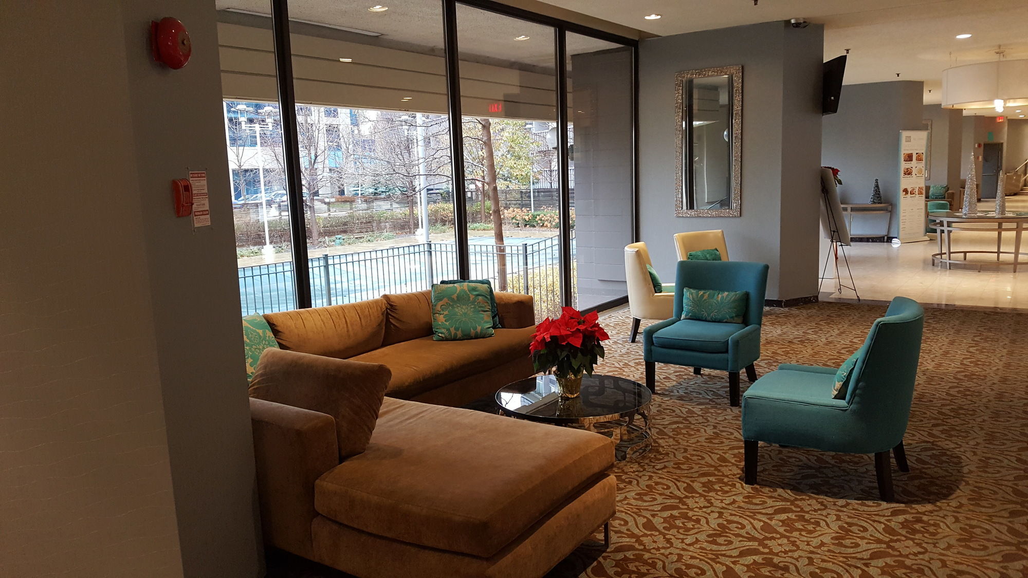 Фото Toronto Don Valley Hotel and Suites