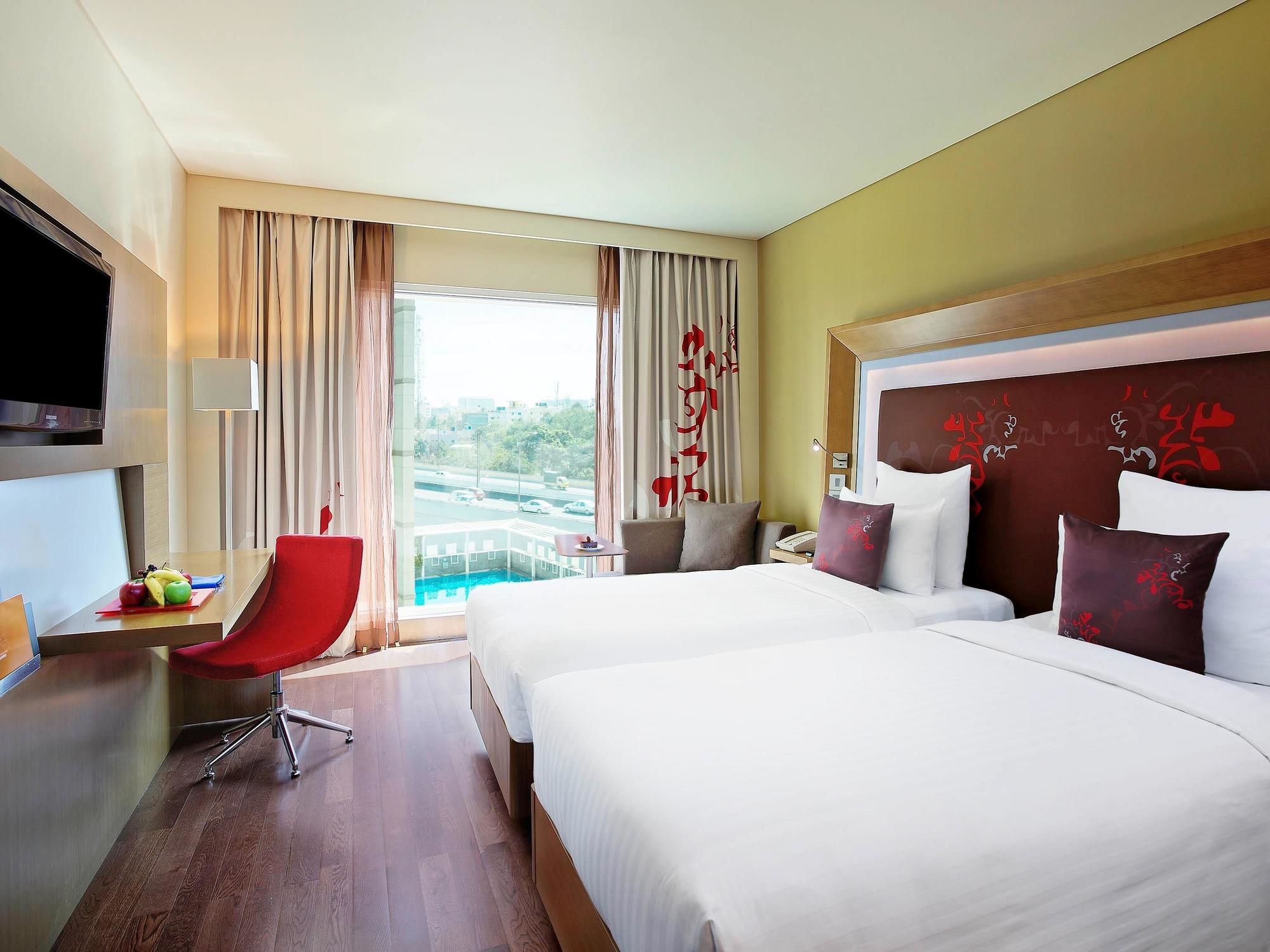 Фото Novotel Bengaluru Outer Ring Road