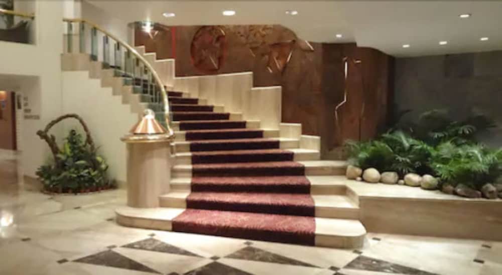 Фото Hotel Kohinoor Continental, Airport