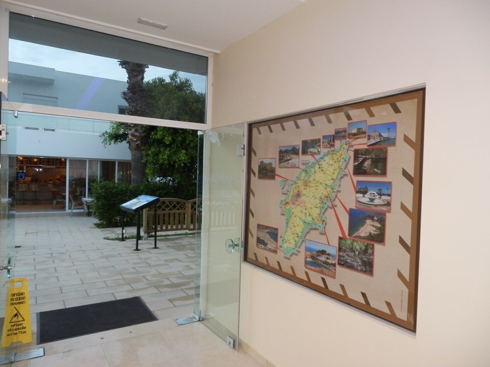 Фото Paleos Apartments