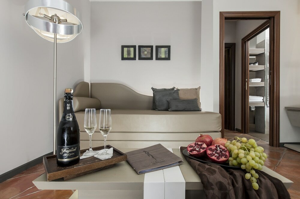 Фото Daphne Luxury Suites