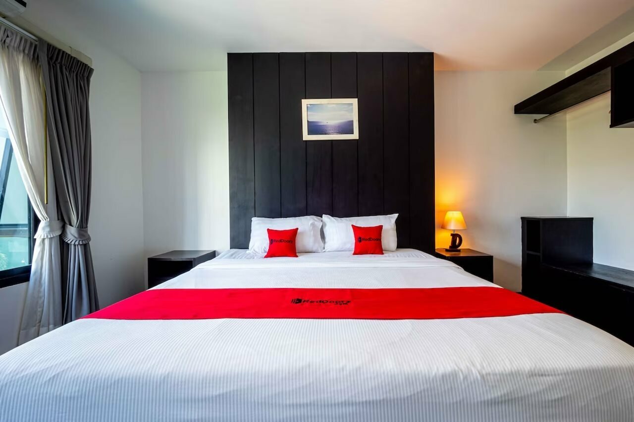 Фото RedDoorz I Talay Resort