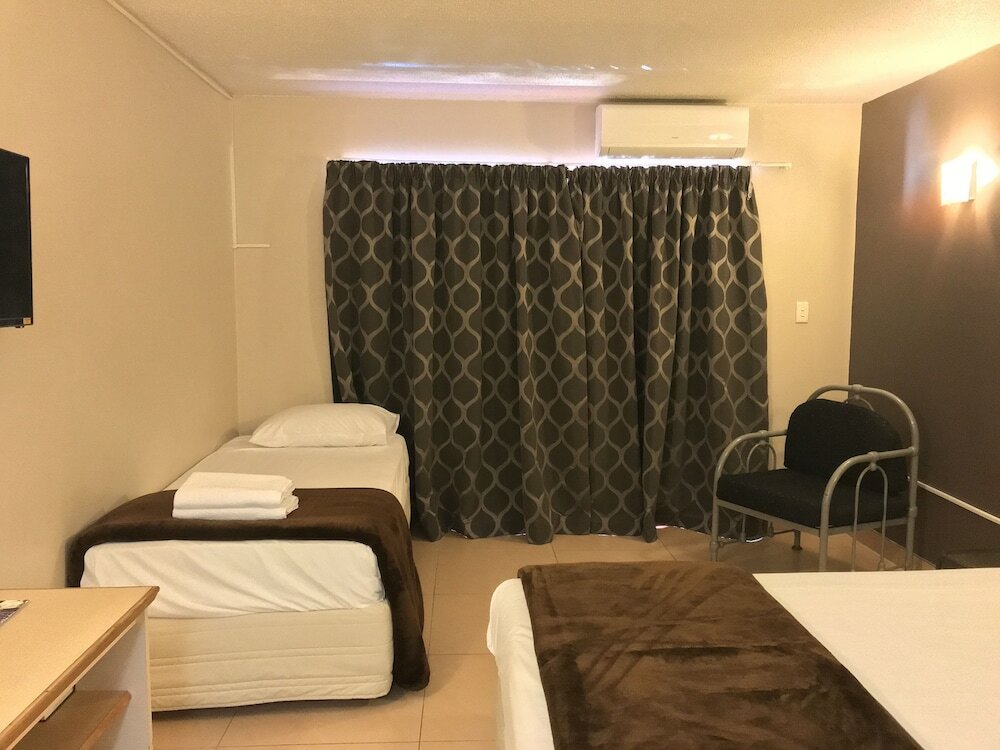 Фото Ascot Epsom Motel