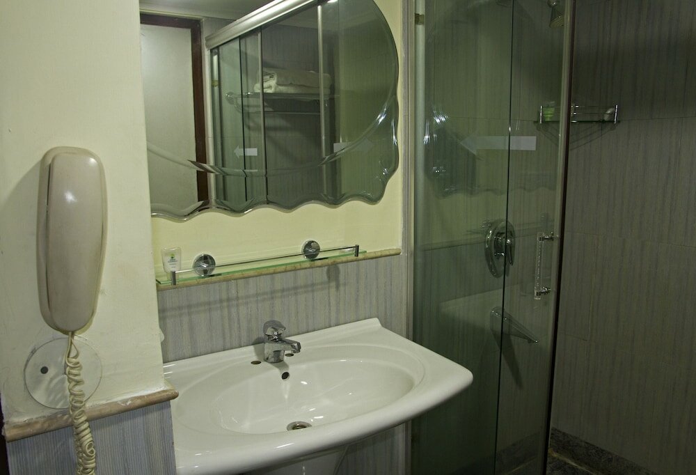 Фото The Residency Hotel
