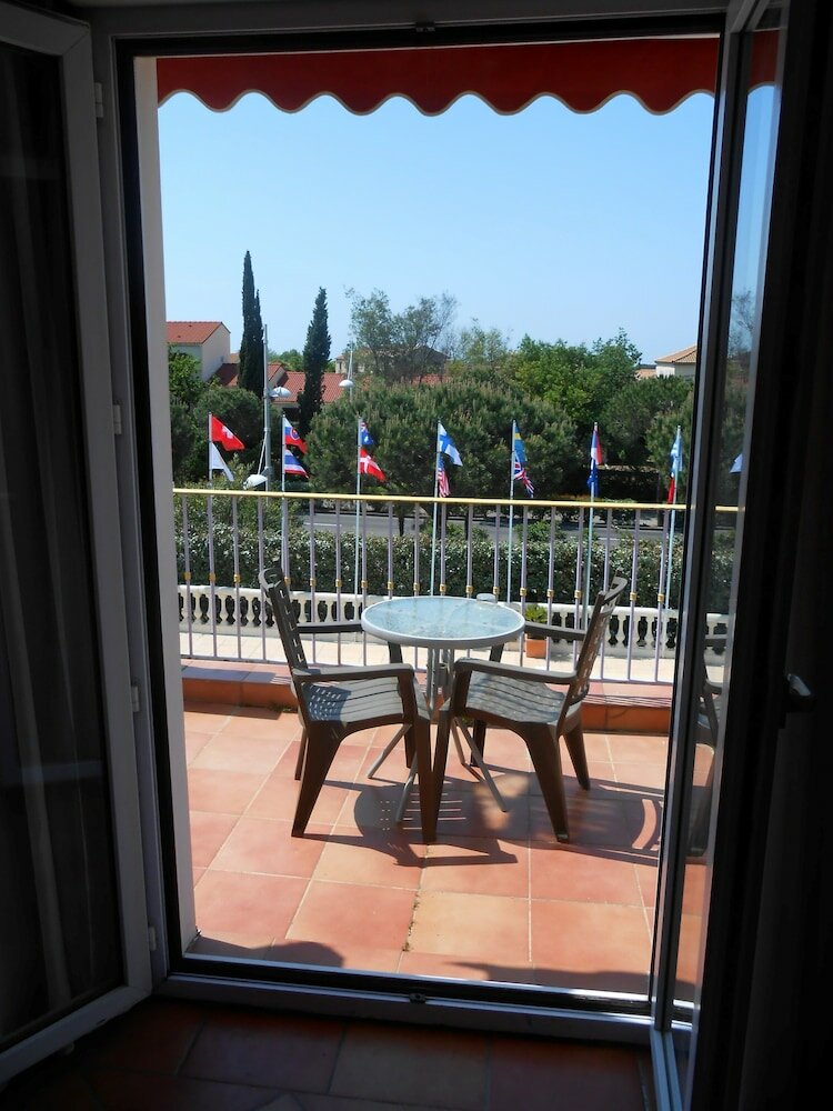 Фото Hotel Athéna