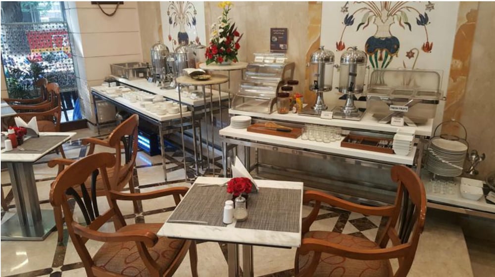 Фото Hotel Residency Fort Mumbai