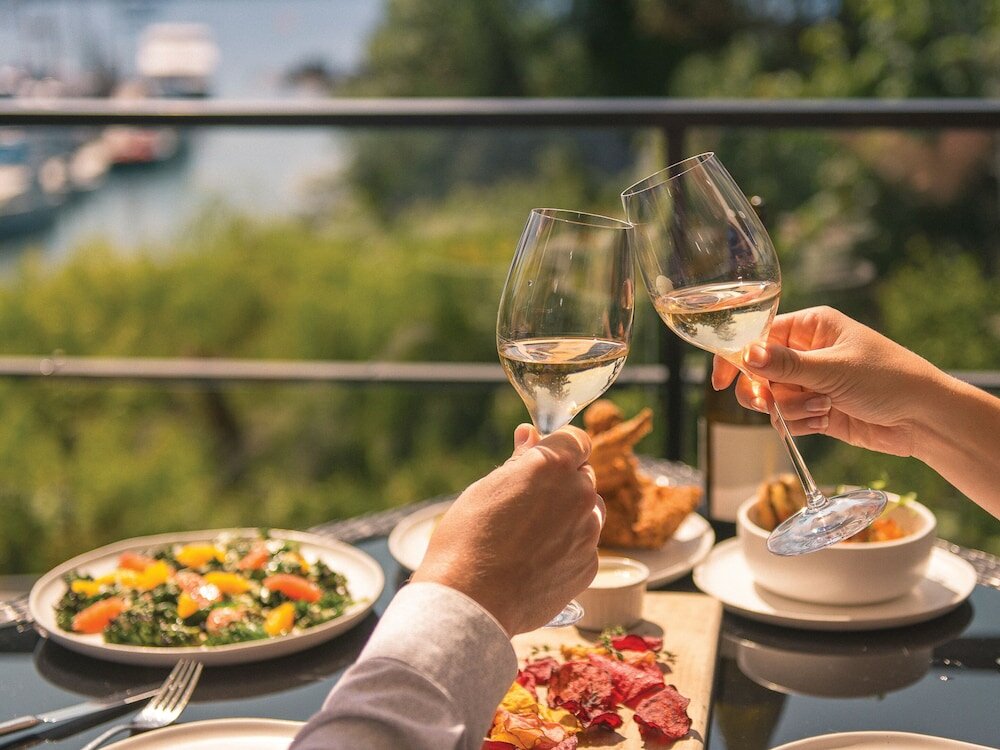 Фото Brentwood Bay Resort & SPA