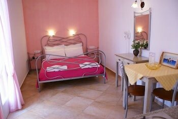 Фото Annita's Village Hotel