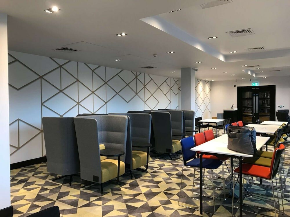 Фото Village Hotel Leeds South