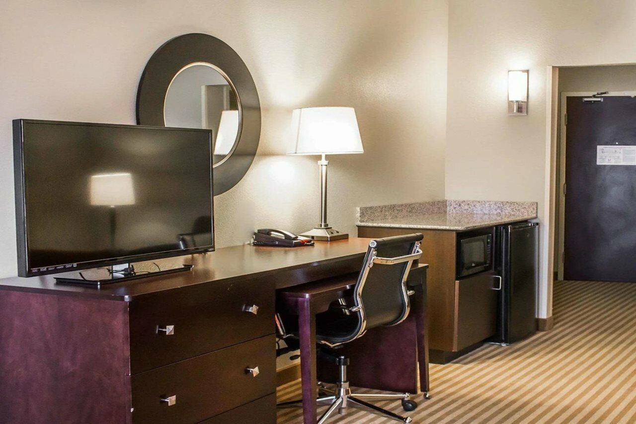 Фото Comfort Suites Columbus East Broad