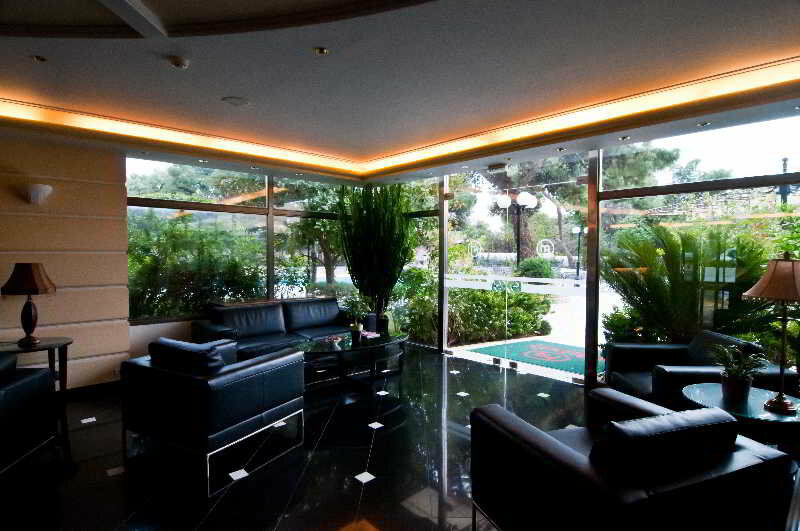 Фото Oasis Hotel Apartments