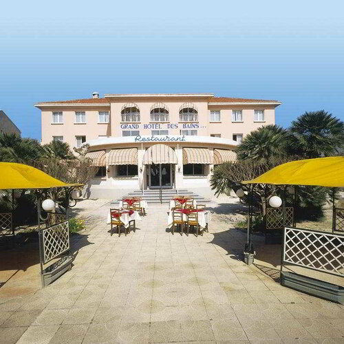 Гостиница Adonis Sanary Grand Hotel des Bains в Санари-сюре-Мер