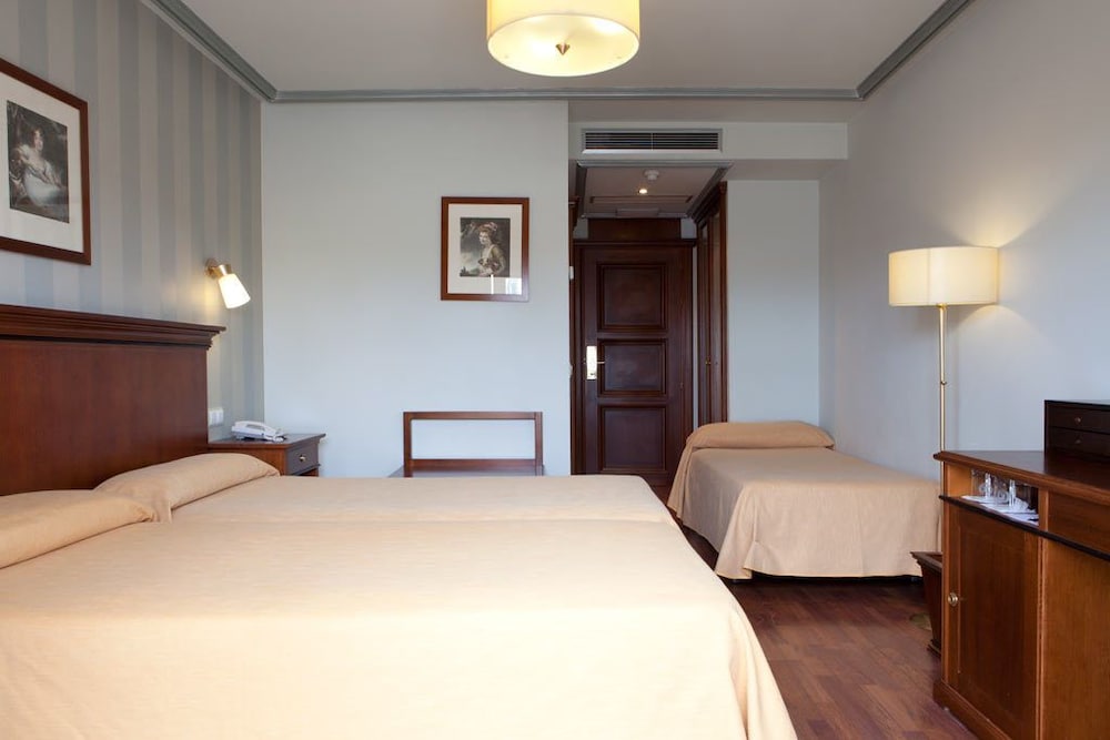 Фото Hotel Azofra