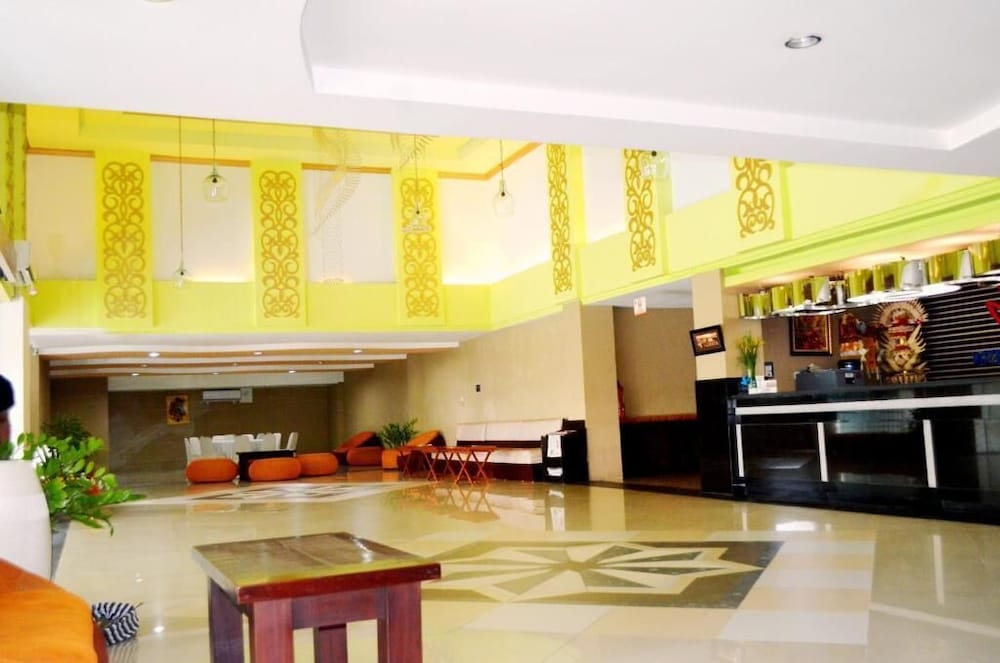 Фото Nirmala Hotel and Convention Centre