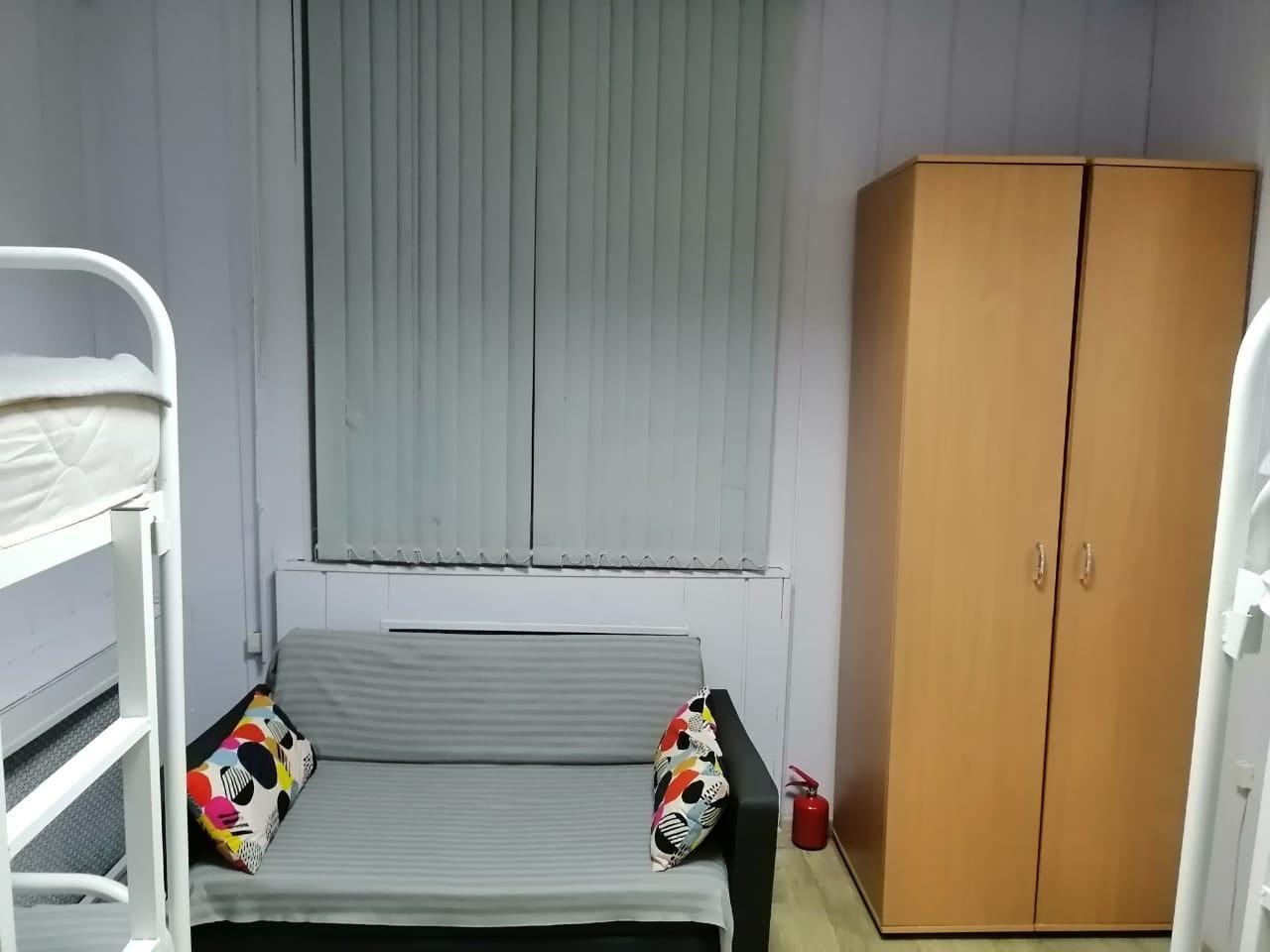 Фото Красный диван