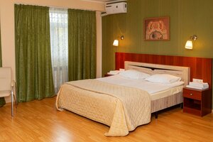Dom Uchyonykh (posyolok gorodskogo tipa Rzhavki, 2-y mikrorayon, с11), hotel