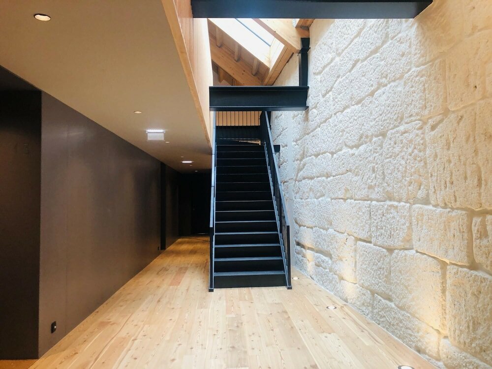 Фото Elegant Downtown Apartment