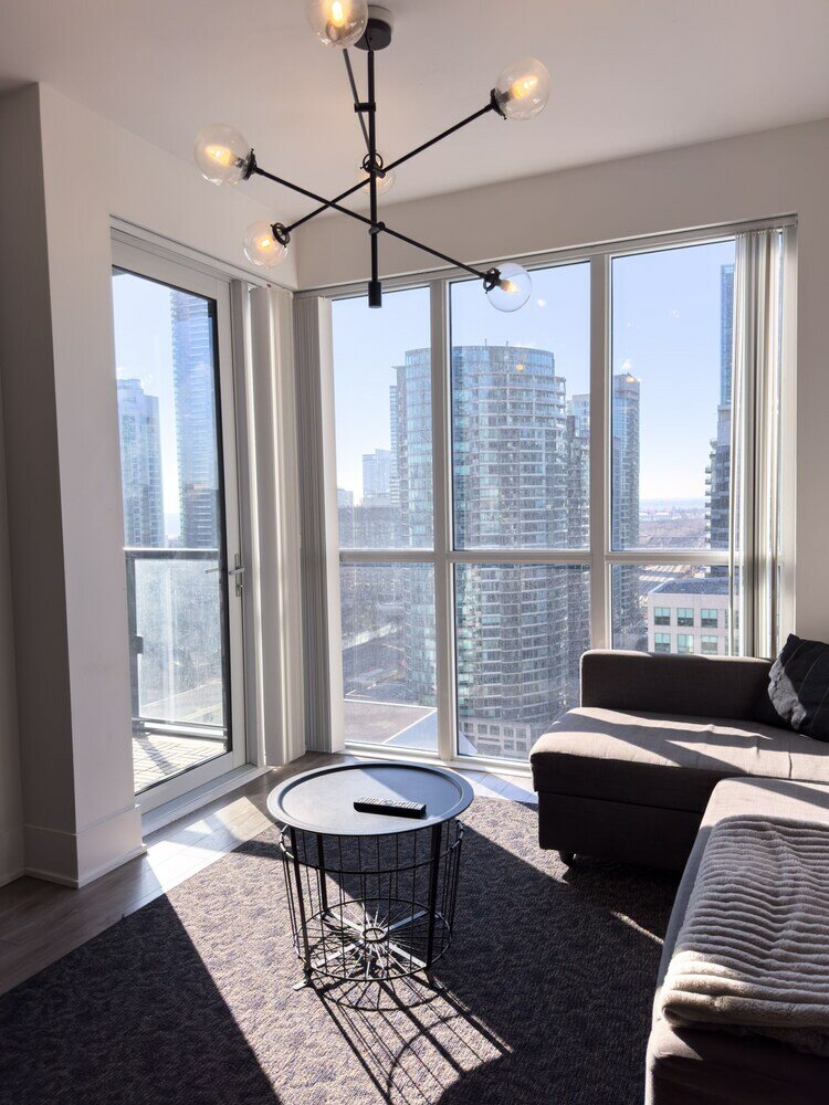 Фото Luxury Suite by Cn Tower & Free Parking