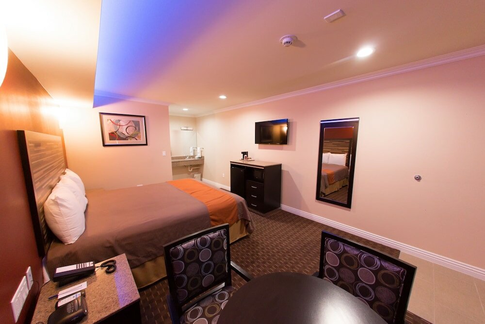 Фото Diamond Bell Inn & Suites