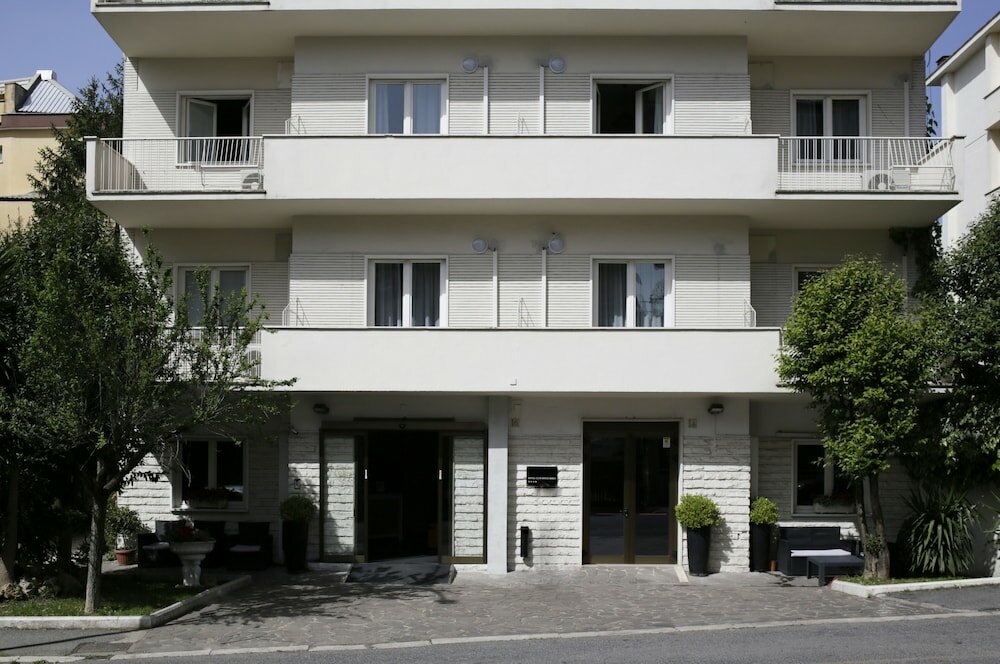 Фото Club House Hotel