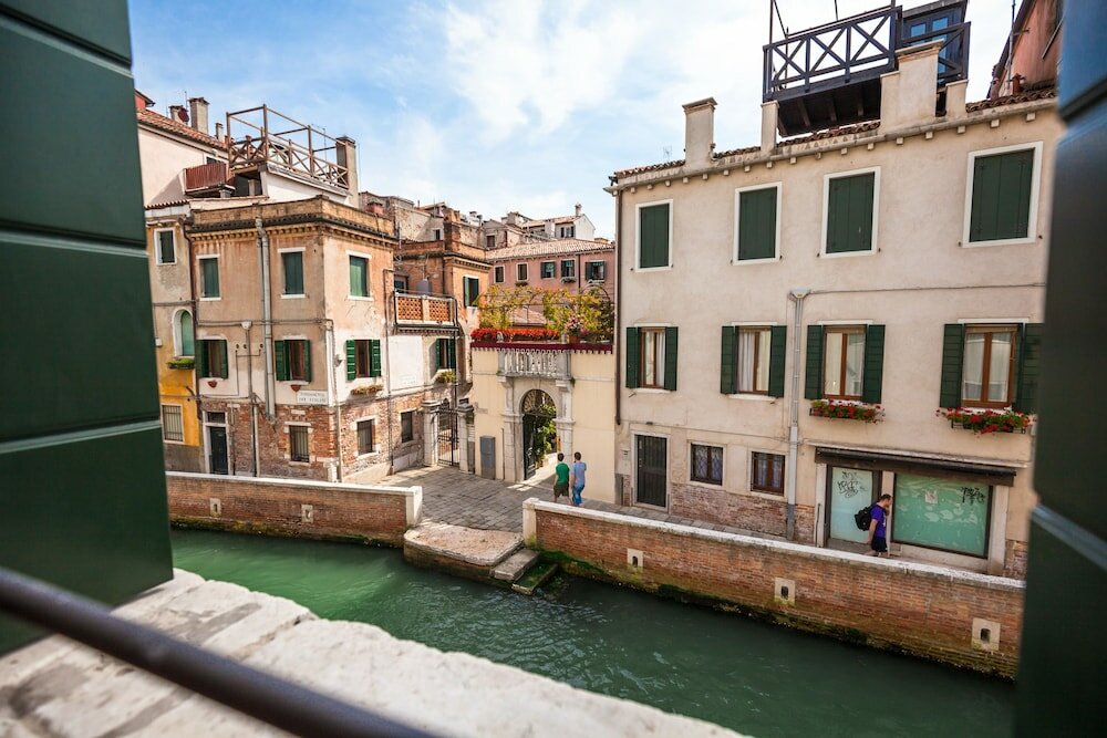 Фото Liassidi Wellness Suites