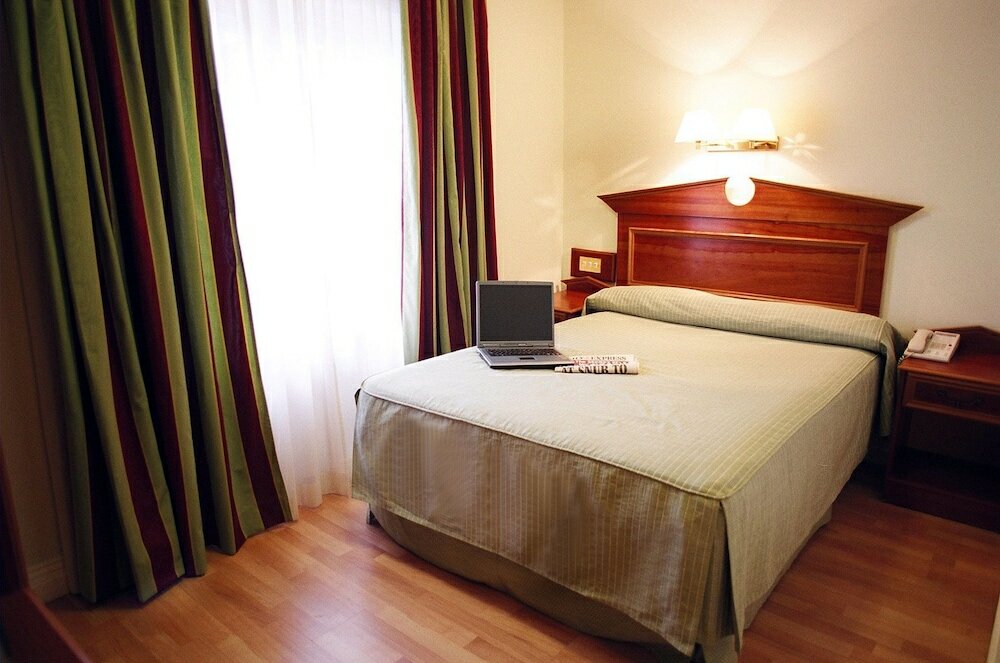 Фото Royal Eagle Hotel