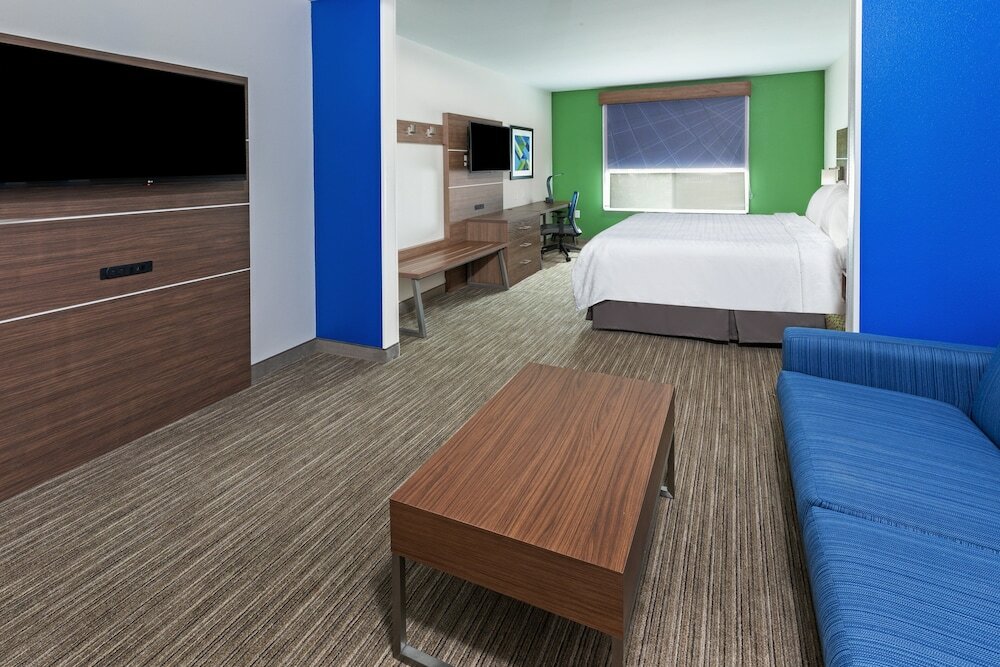 Фото Holiday Inn Express & Suites West, an Ihg Hotel