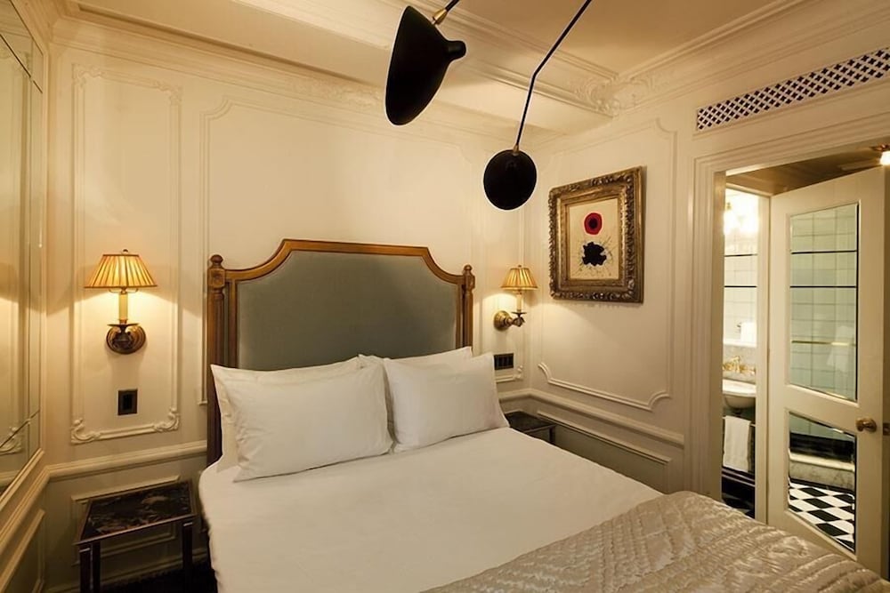 Фото The Marlton Hotel