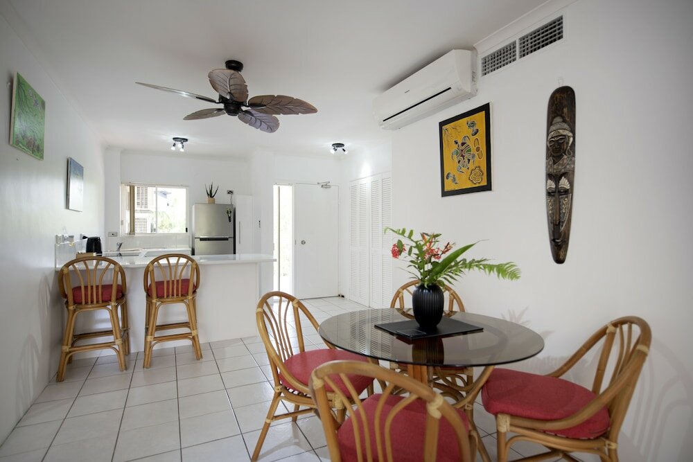 Фото Golden Sands Beachfront Apartment Resort