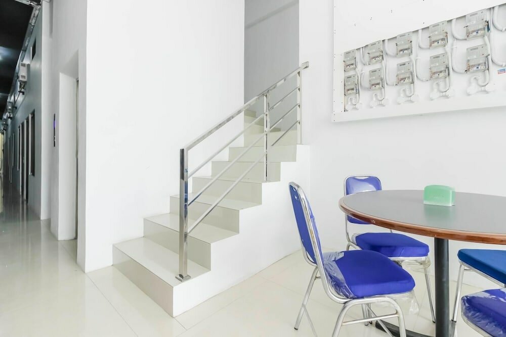 Hotel RedDoorz near Hayam Wuruk, Jakarta, photo