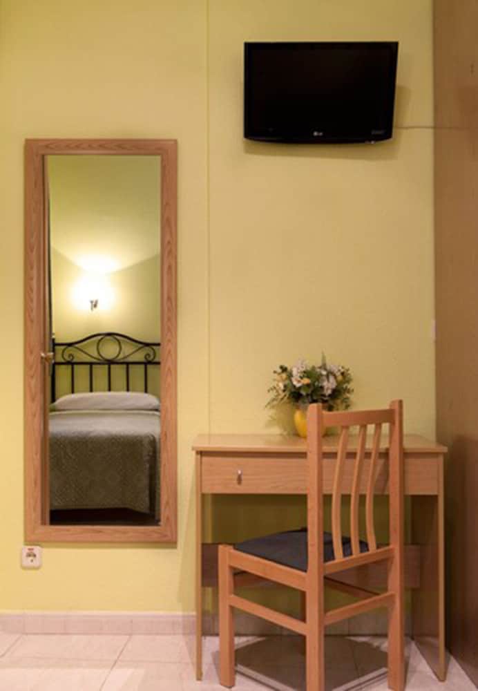 Фото Hostal Los Alpes