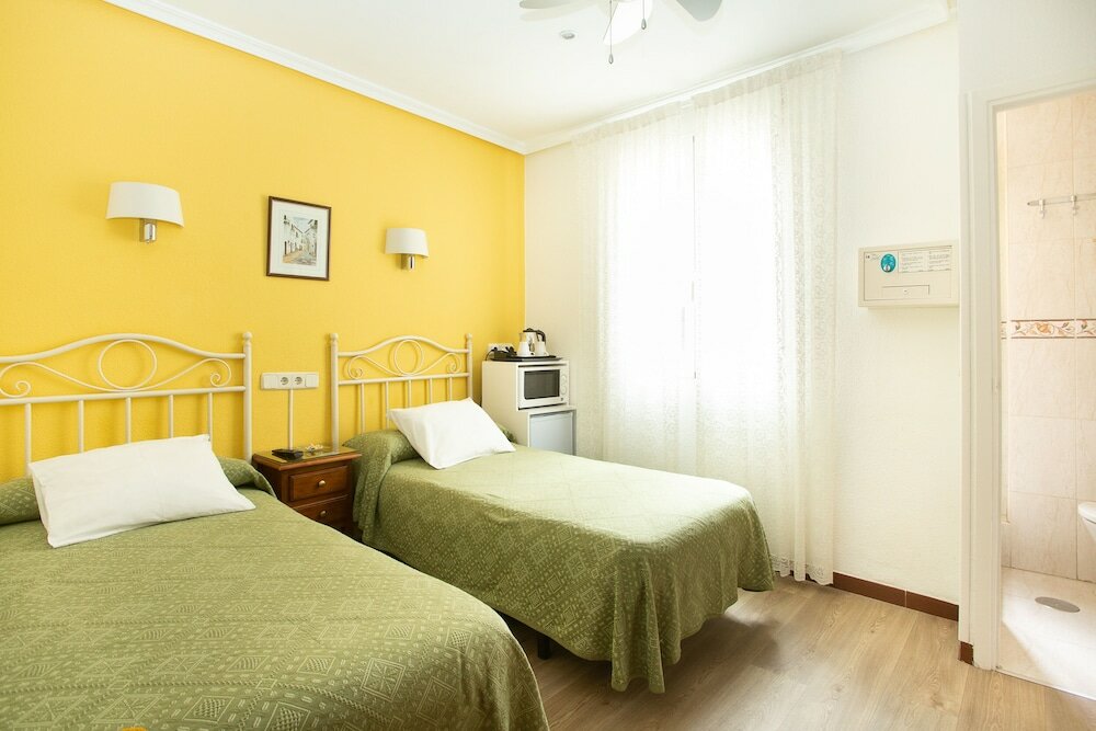 Фото Hostal Los Alpes