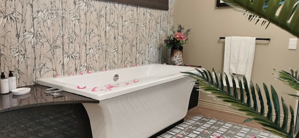 Фото The Hyde All-Suite Hotel