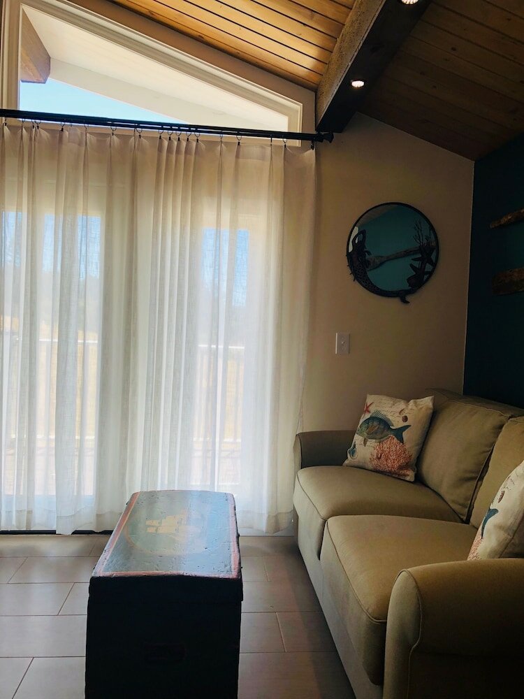 Фото Seafoam Lodge