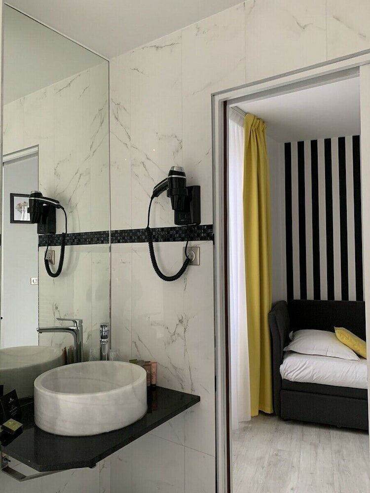 Фото Hotel Riviera Elysées