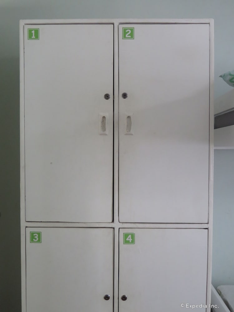 Фото Tr3ats Guest House Bohol - Hostel