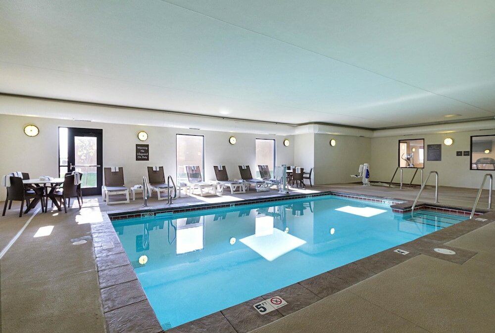 Фото Comfort Suites and Conference Center