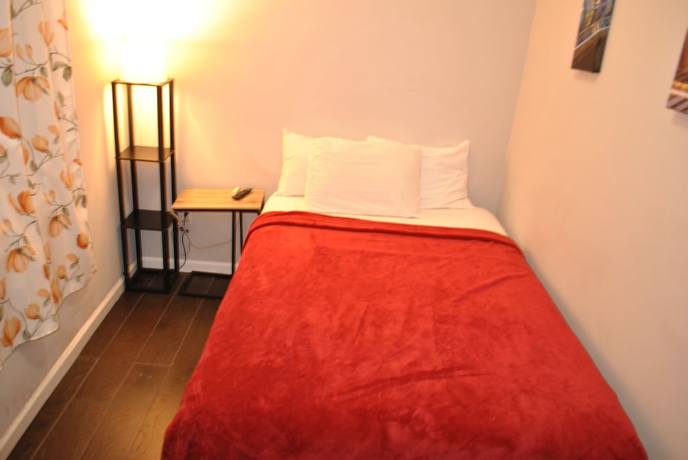 Фото L 3 Downtown Newark Guesthouse