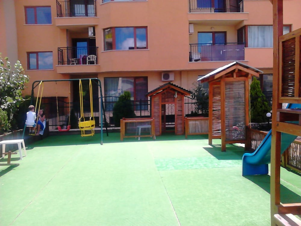 Фото Megas Apartments