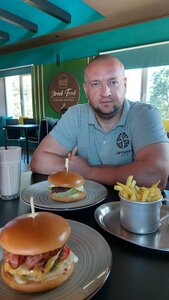 Street Food крафтовая бургерная (Krasnaya ulitsa, 74), comida rápida