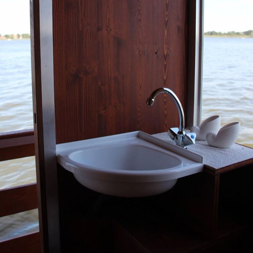 Фото Hausboot Neustrelitz am Zierker See