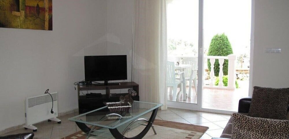 Фото Villa Th18 by JoyLettings