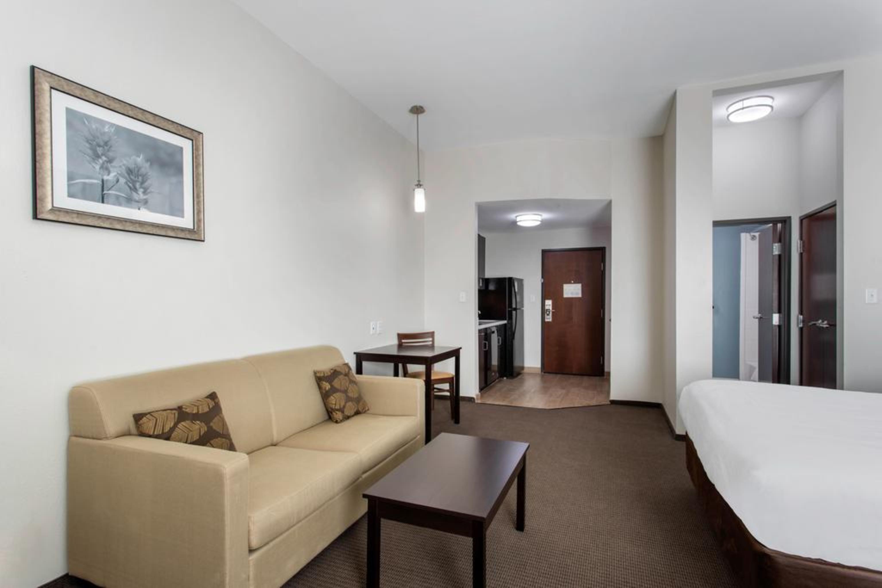 Фото Mainstay Suites