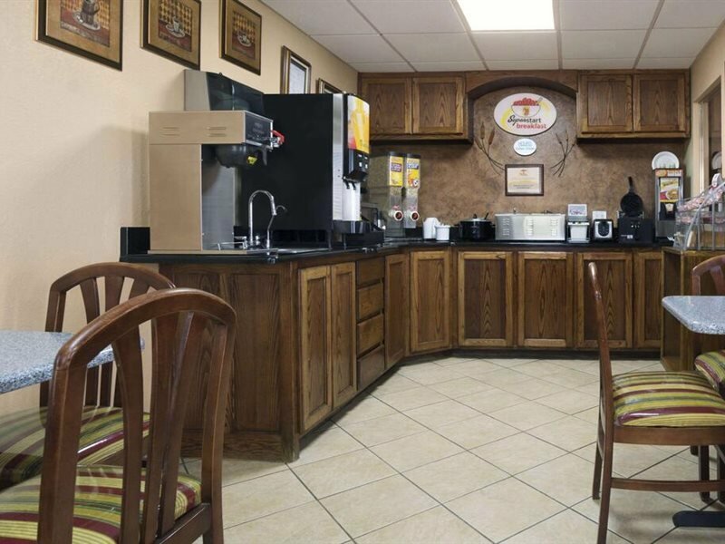 Фото Super 8 by Wyndham Amarillo