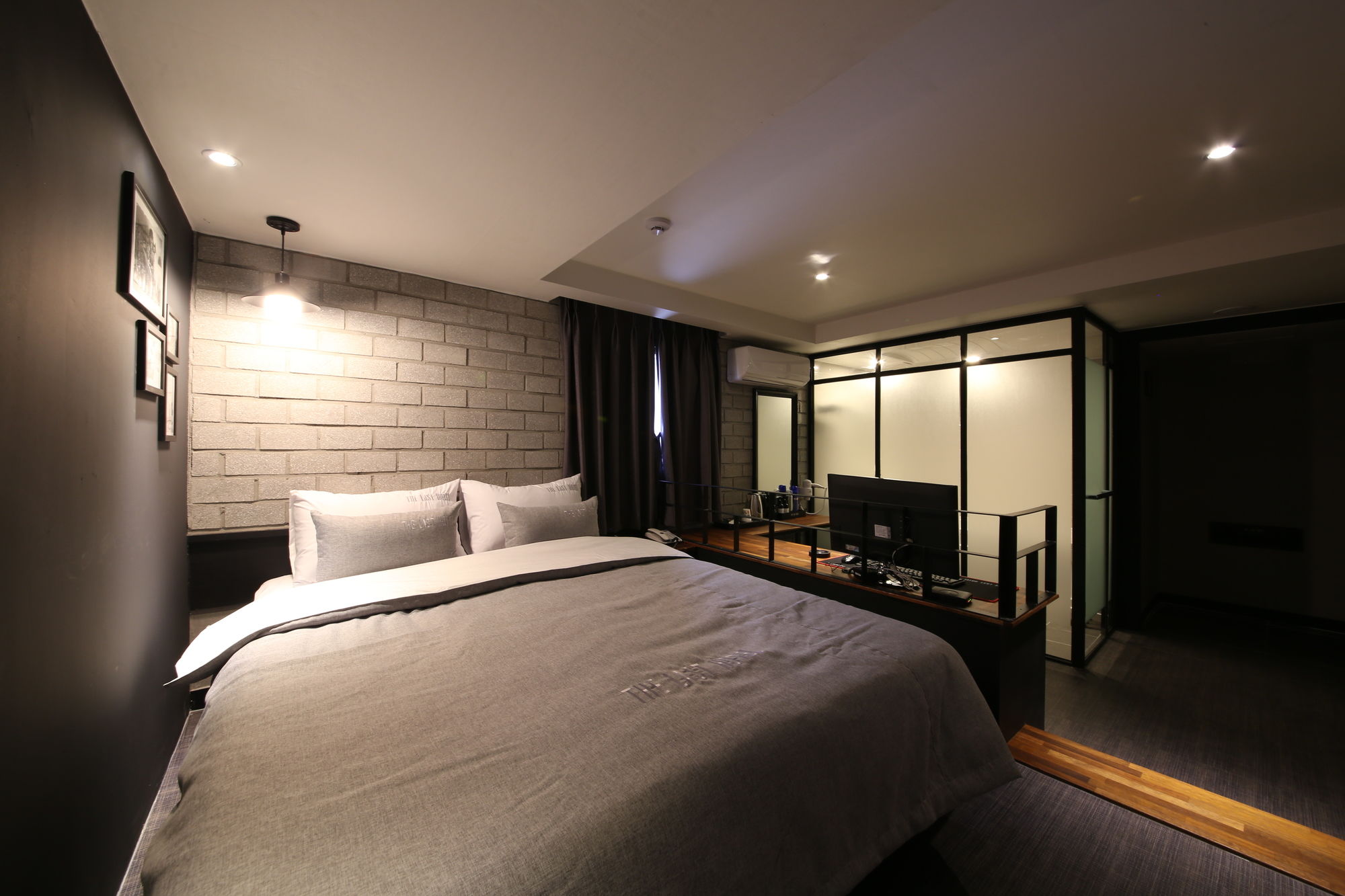 Фото The Last Hotel