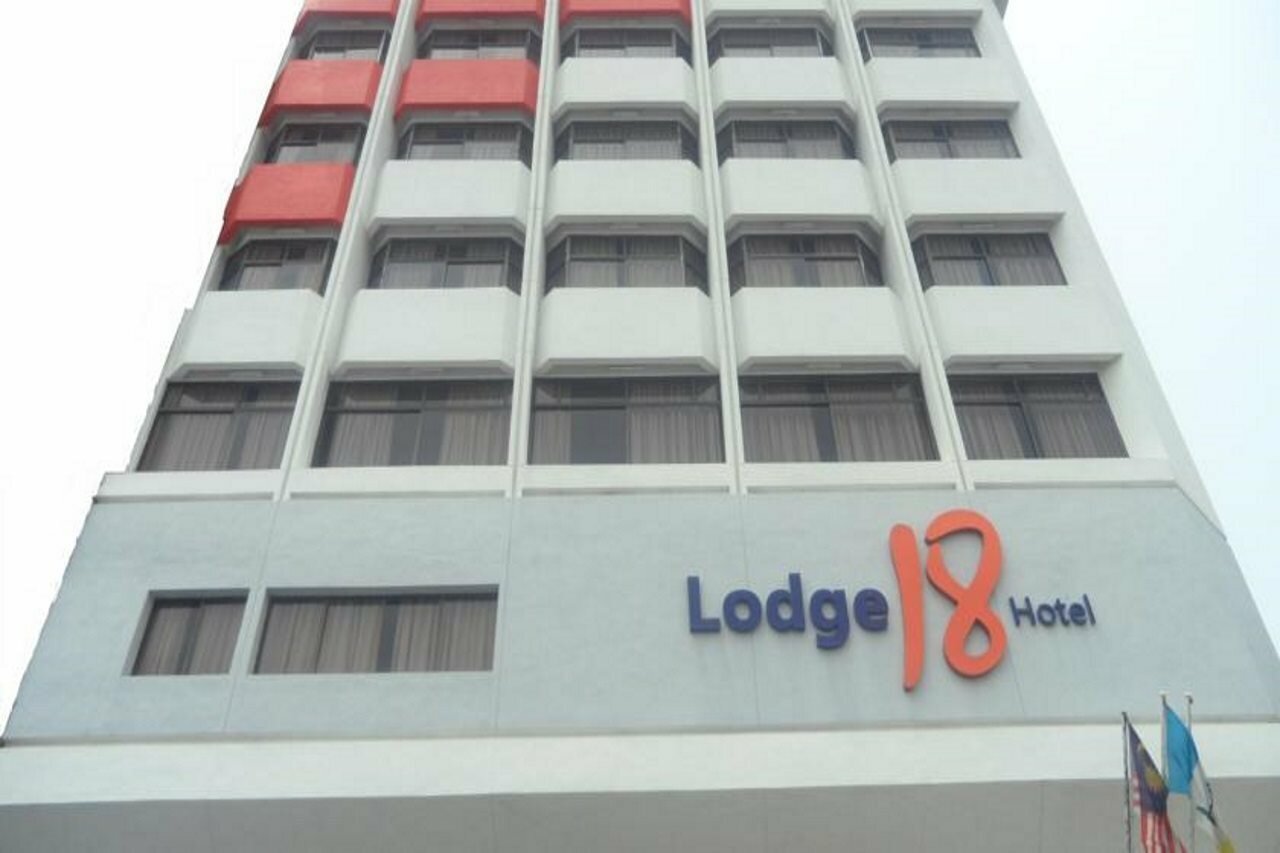 Фото Lodge 18 Hotel