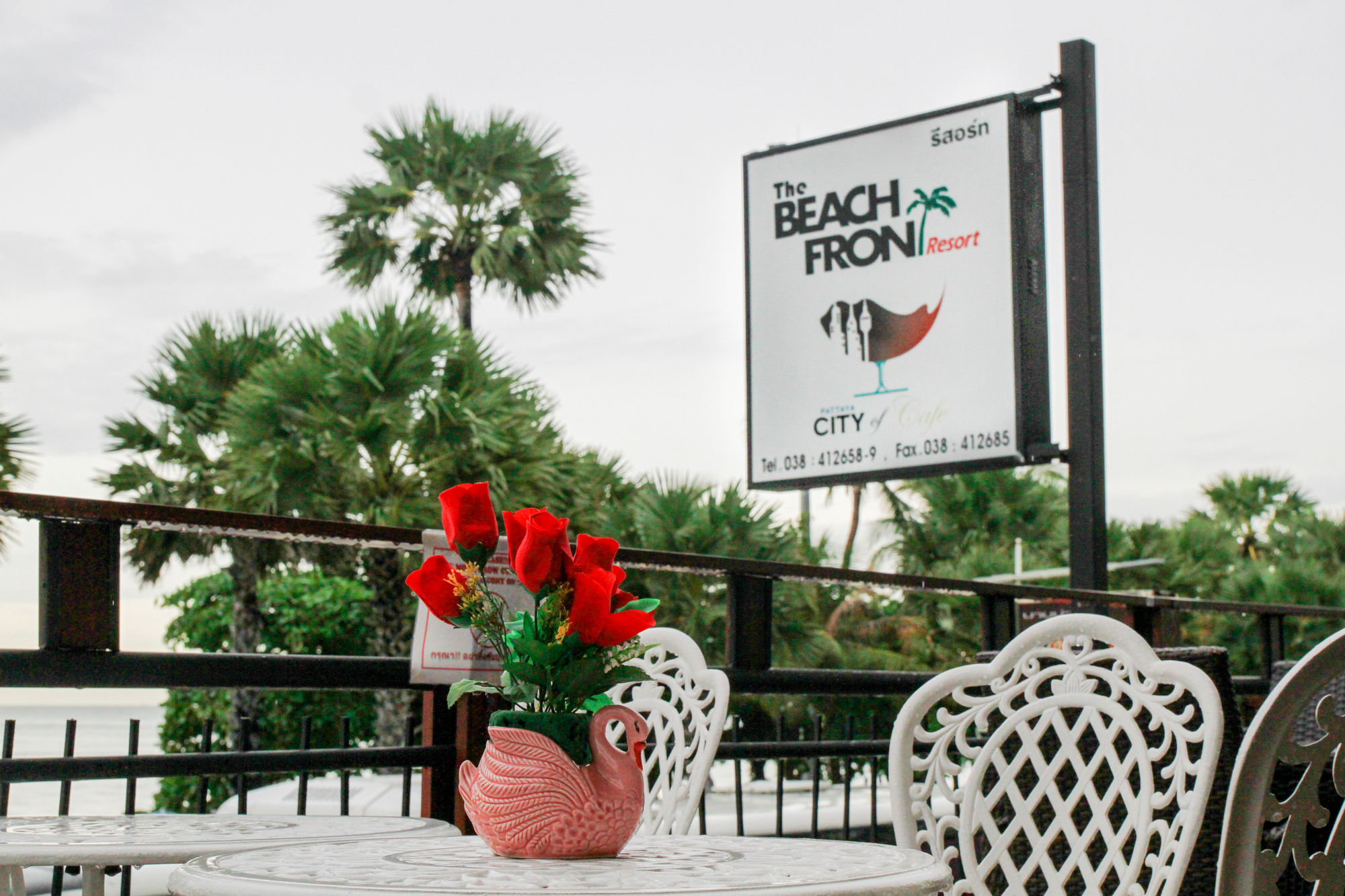 Фото The Beach Front Resort Pattaya