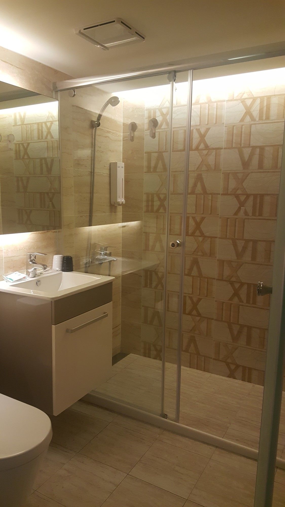 Фото Honey Prince Hotel